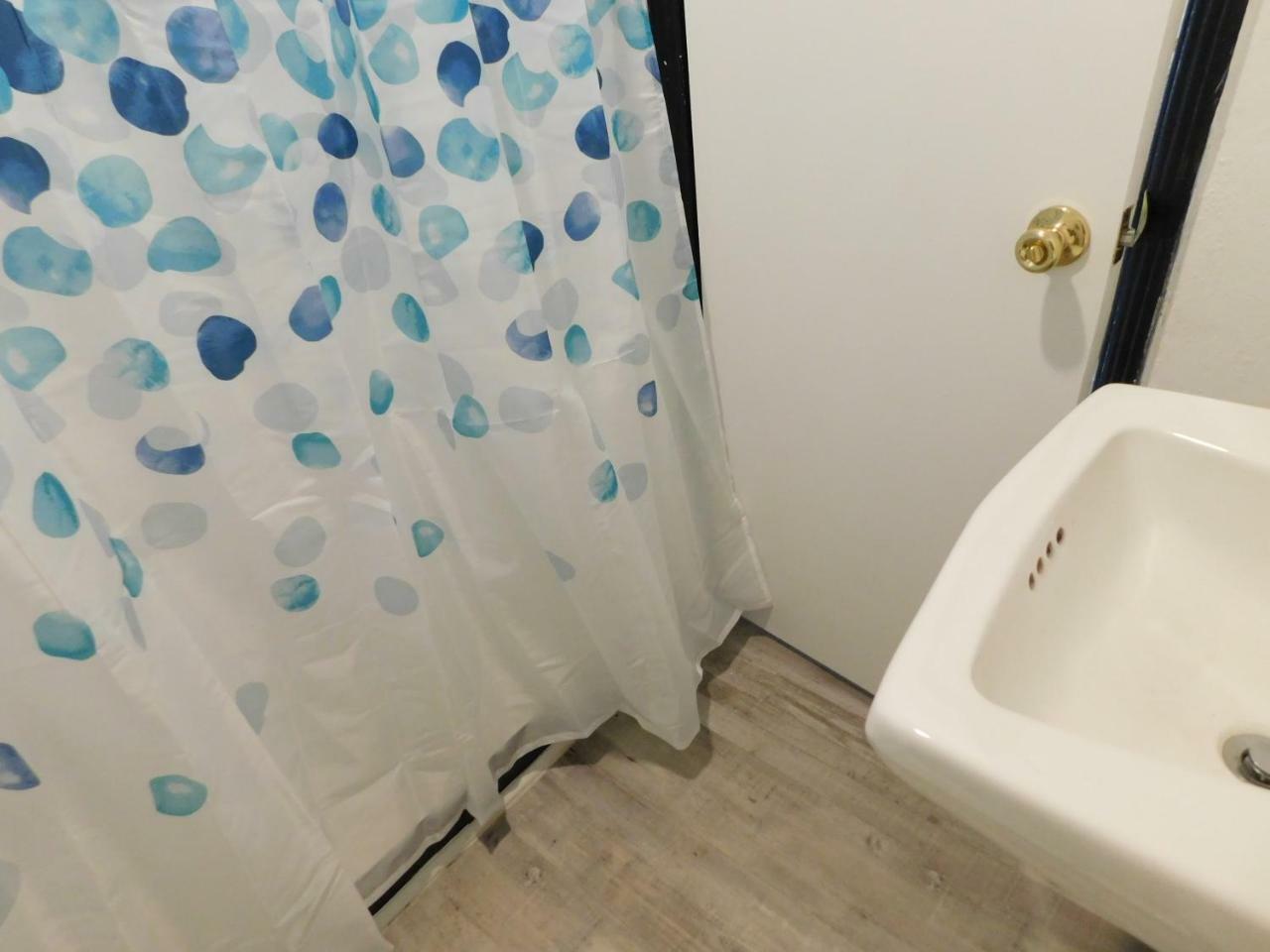 Spruce Pine Inn Екстер'єр фото