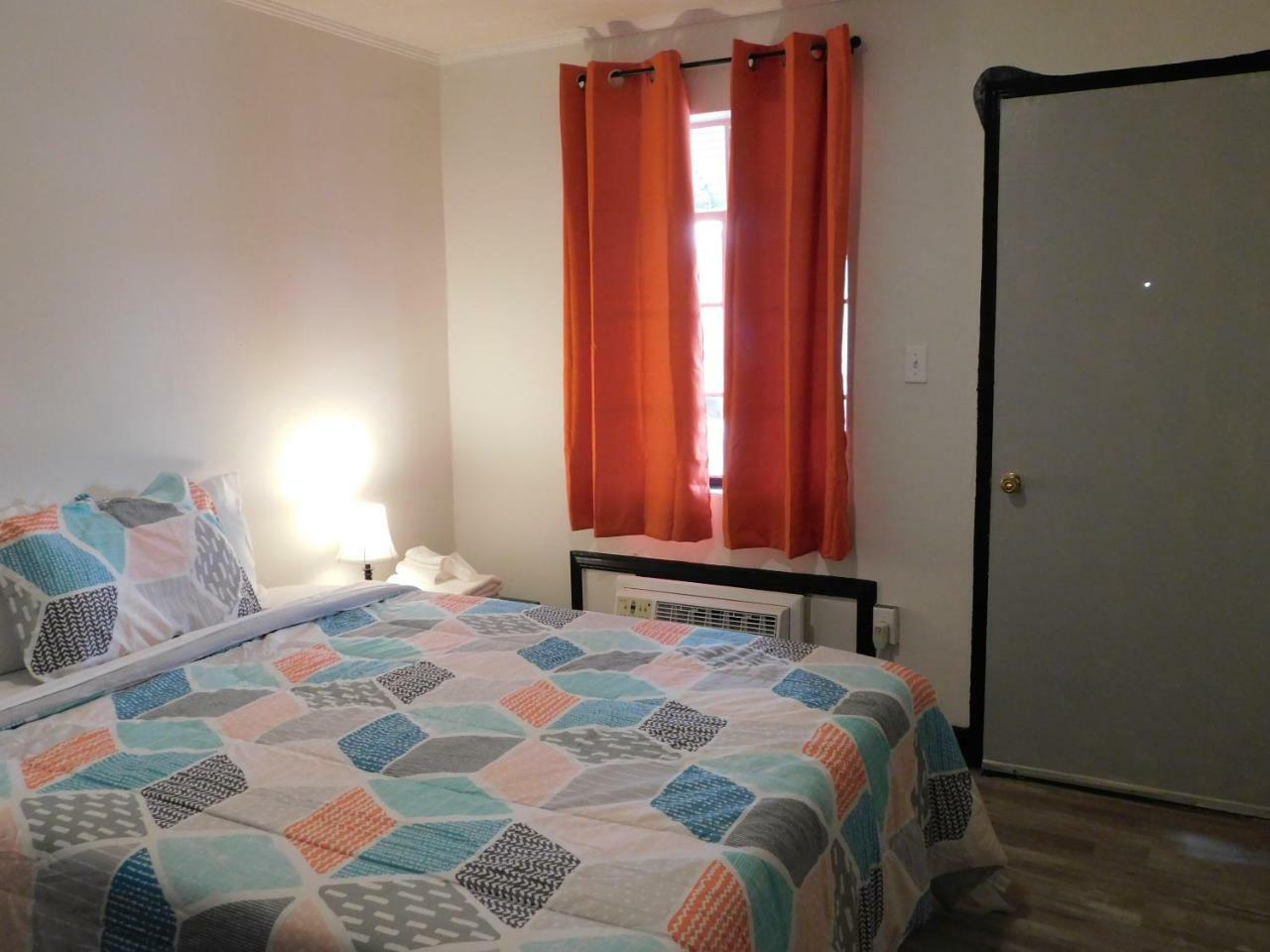 Spruce Pine Inn Екстер'єр фото