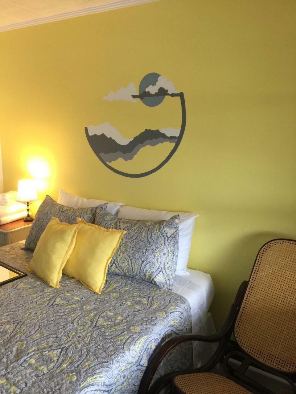 Spruce Pine Inn Екстер'єр фото