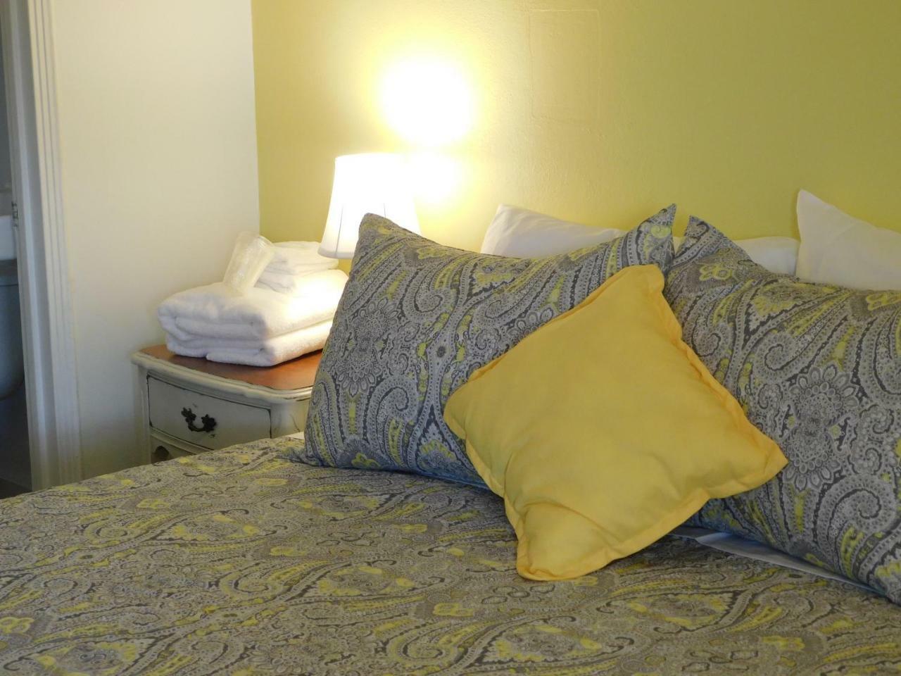 Spruce Pine Inn Екстер'єр фото