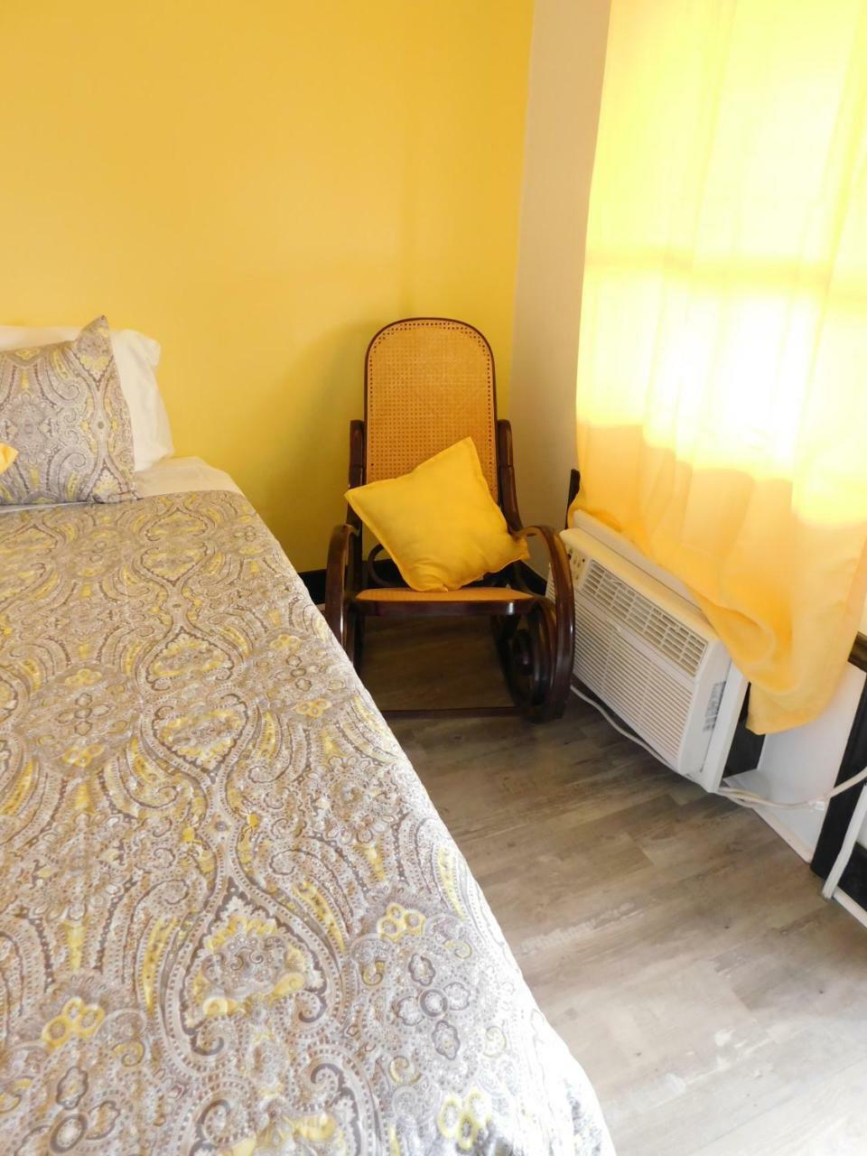 Spruce Pine Inn Екстер'єр фото