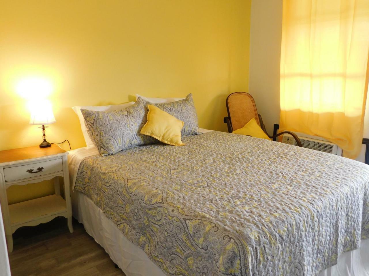 Spruce Pine Inn Екстер'єр фото